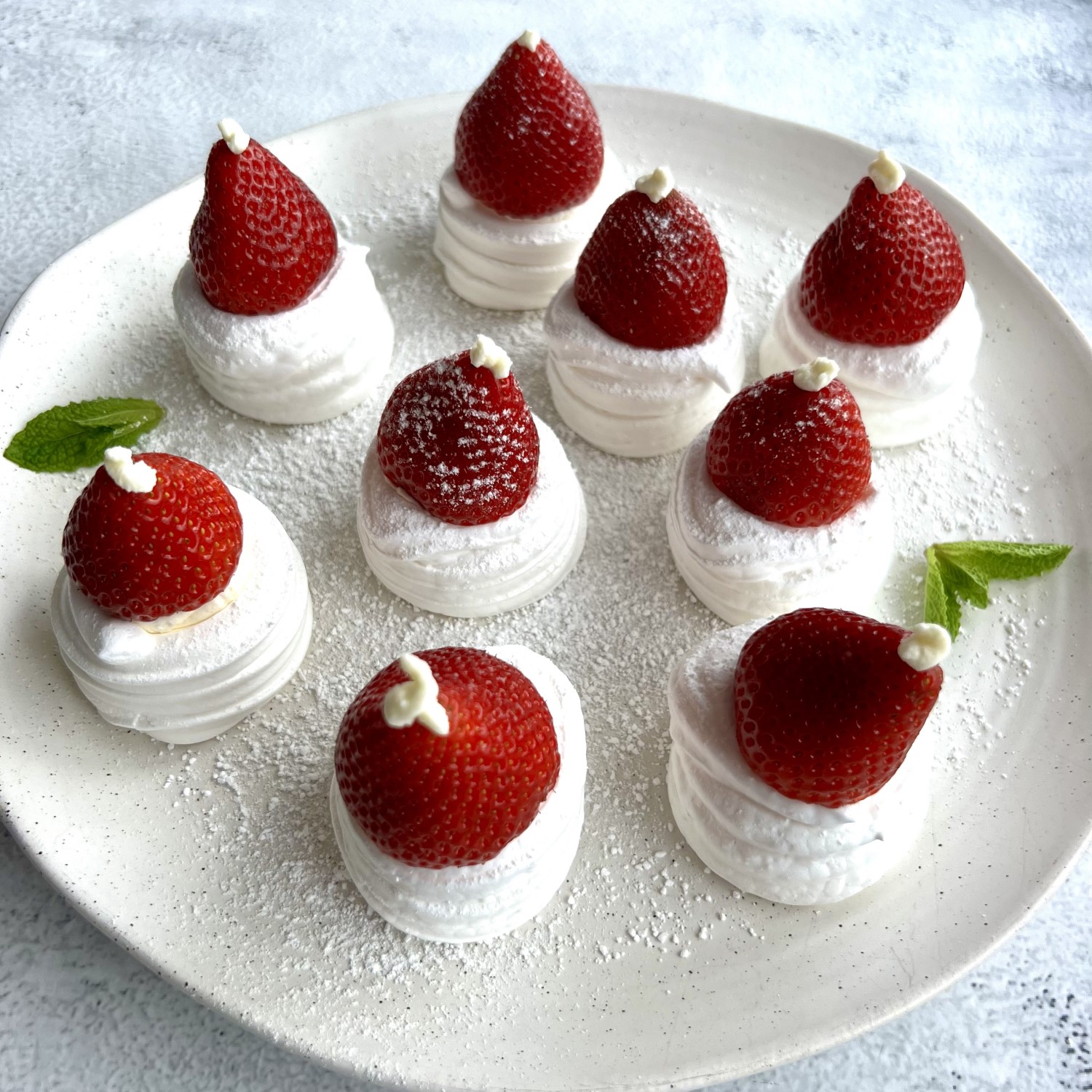 Mini Santa Meringues